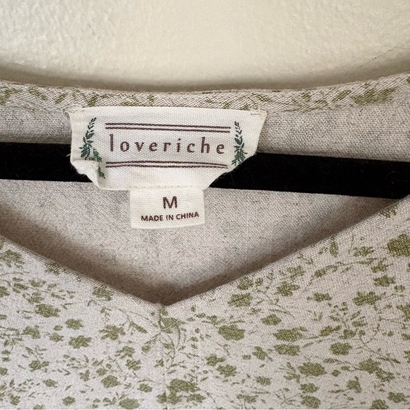 Love Riche Green Floral Blouse Size Medium - Picture 2 of 10
